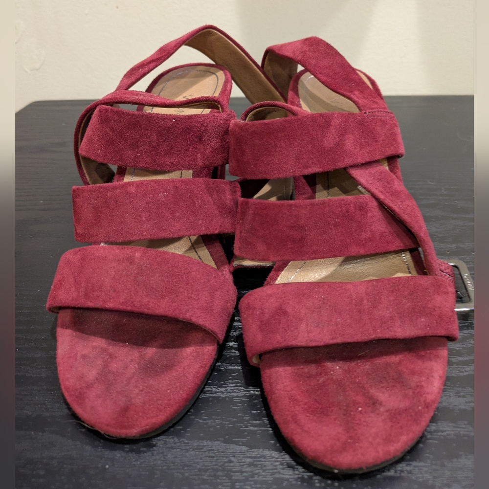 Vionic Burgundy Suede Sandals Size 7